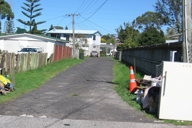 Photo of property in 7 Ingleby Place, Kelston, Auckland, 0602