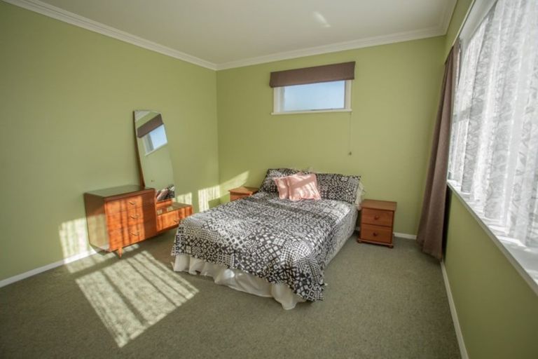 Photo of property in 34 Kaitawa Crescent, Paraparaumu, 5032
