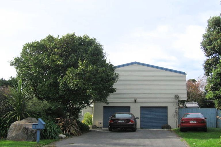 Photo of property in 2 Taheke Street, Paraparaumu Beach, Paraparaumu, 5032