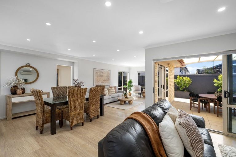Photo of property in 27 Mcleod Place, Papamoa Beach, Papamoa, 3118