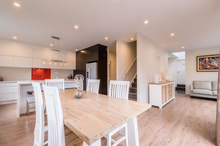 Photo of property in 20e Konini Road, Titirangi, Auckland, 0604