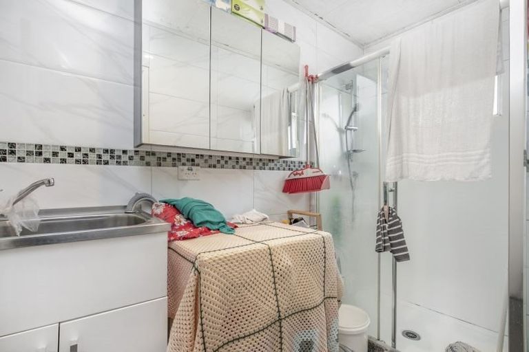 Photo of property in 64 Reynella Drive, Massey, Auckland, 0614