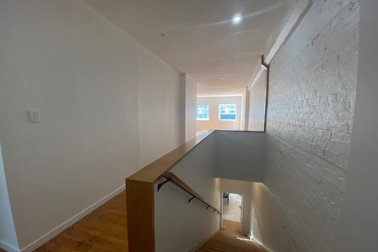 Photo of property in 2u1 King Street, Mount Cook, Wellington, 6021