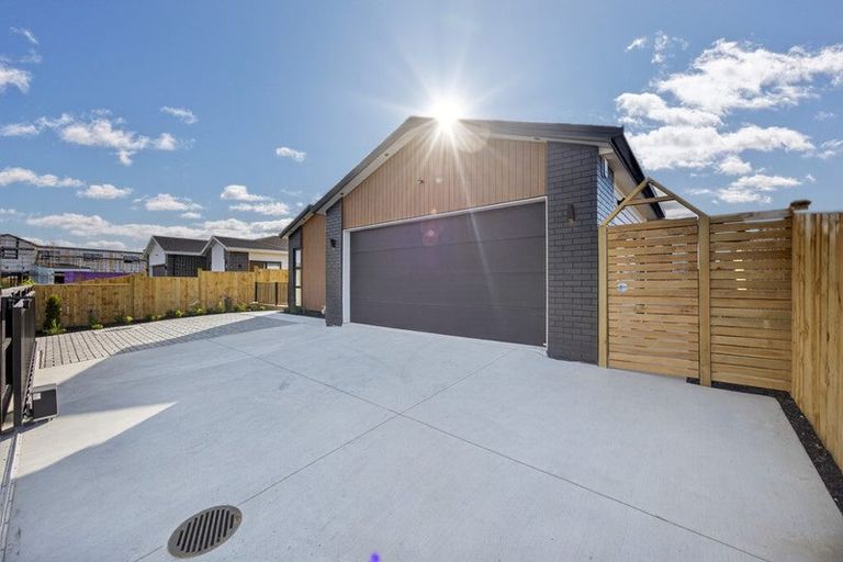 Photo of property in 10 Piko Road, Opaheke, 2113