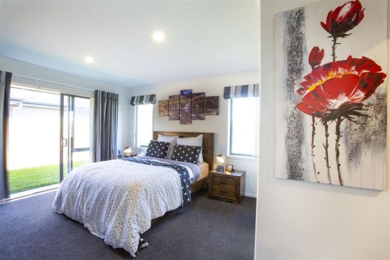 Photo of property in 56 Norfolk Drive, Cambridge, 3434