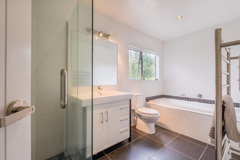 Photo of property in 20e Konini Road, Titirangi, Auckland, 0604