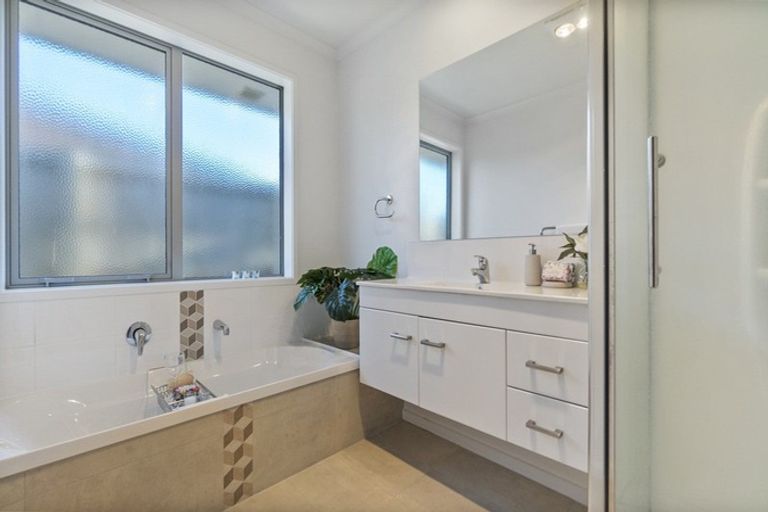 Photo of property in 58 Edgeview Crescent, Fitzroy, Hamilton, 3206