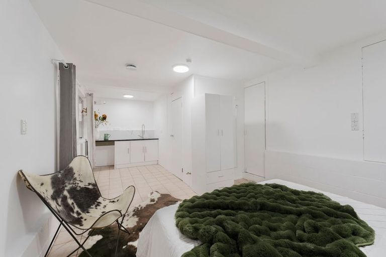 Photo of property in 92 Gallony Avenue, Massey, Auckland, 0614