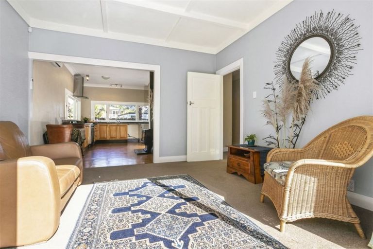 Photo of property in 18 Gill Avenue, Te Atatu Peninsula, Auckland, 0610