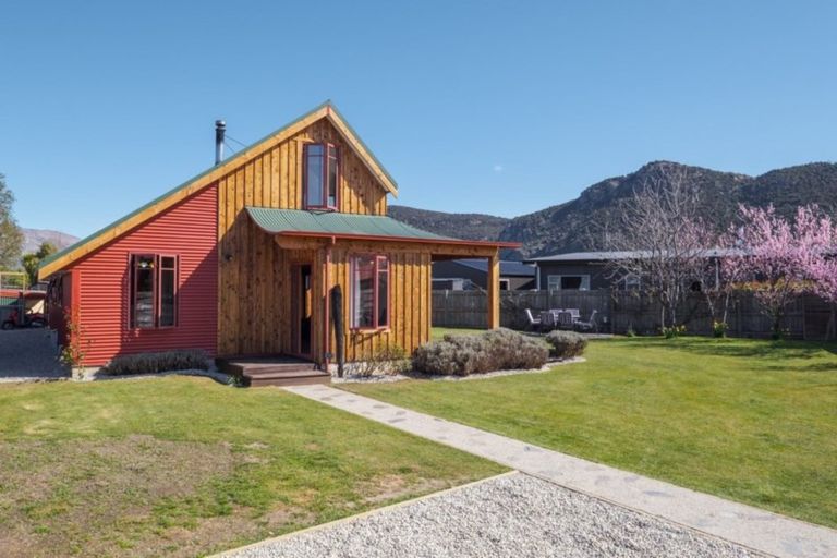 Photo of property in 47 Lagoon Avenue, Albert Town, Wanaka, 9305