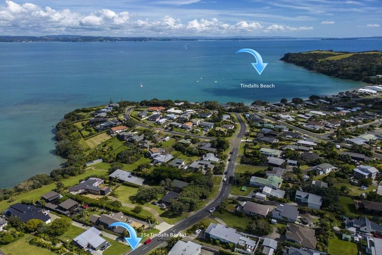 Photo of property in 25a Tindalls Bay Road, Tindalls Beach, Whangaparaoa, 0930