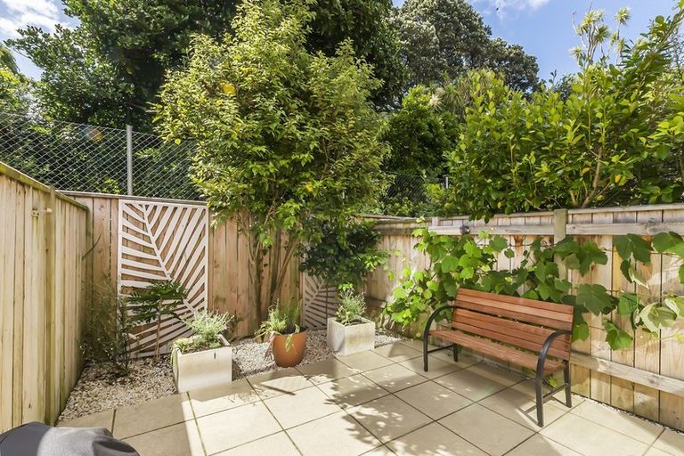 Photo of property in Nouvo Apartments, 21u8 Rugby Street, Mount Cook, Wellington, 6021