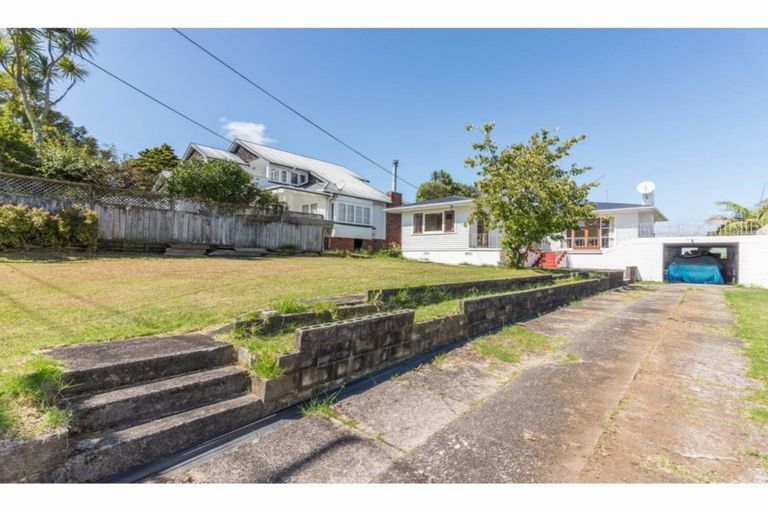 Photo of property in 8 Grendon Road, Titirangi, Auckland, 0604