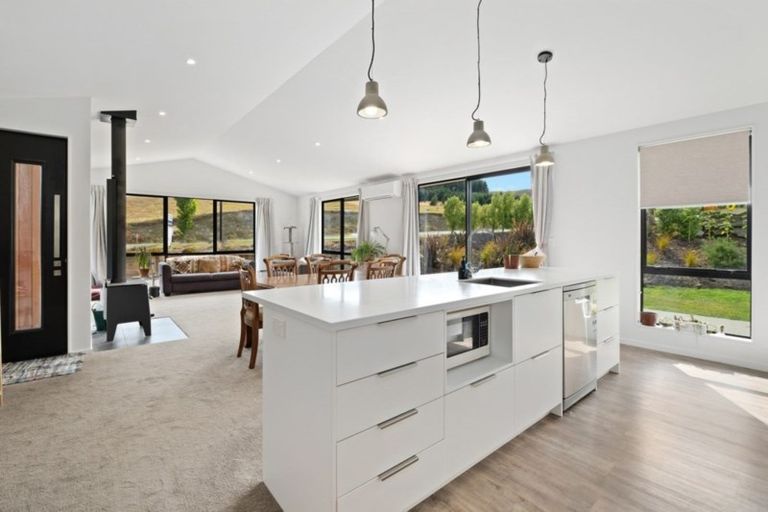 Photo of property in 51 Kirimoko Crescent, Wanaka, 9305