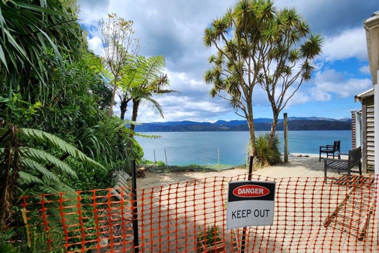 Photo of property in 1 Maramanui Way, Karaka Bays, Wellington, 6022