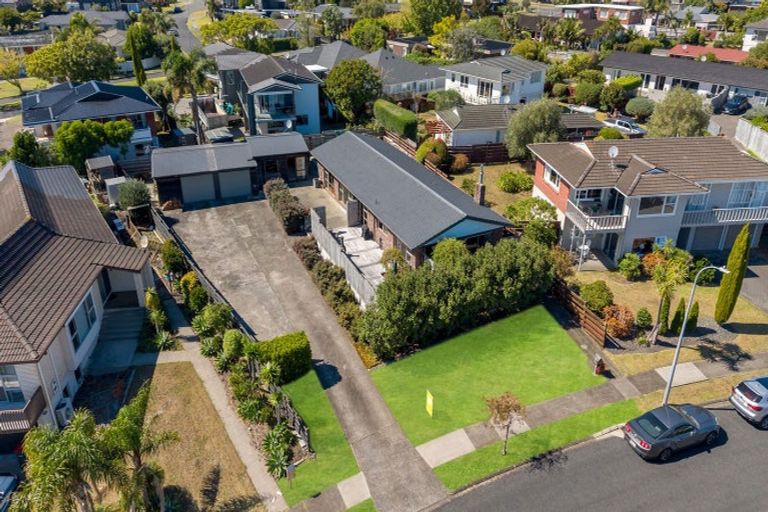 Photo of property in 6 Fielding Crescent, Farm Cove, Auckland, 2012