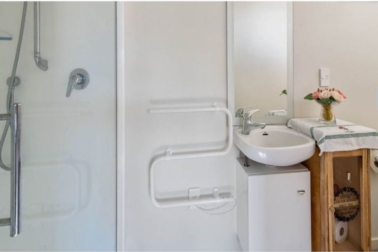 Photo of property in 47/64 Kawaha Point Road, Kawaha Point, Rotorua, 3010