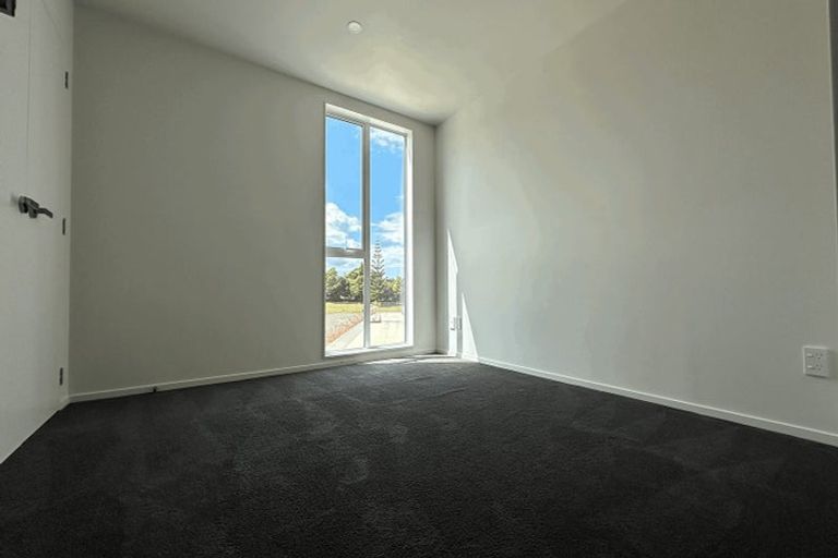 Photo of property in 24 Ramwall Place, Weymouth, Auckland, 2103