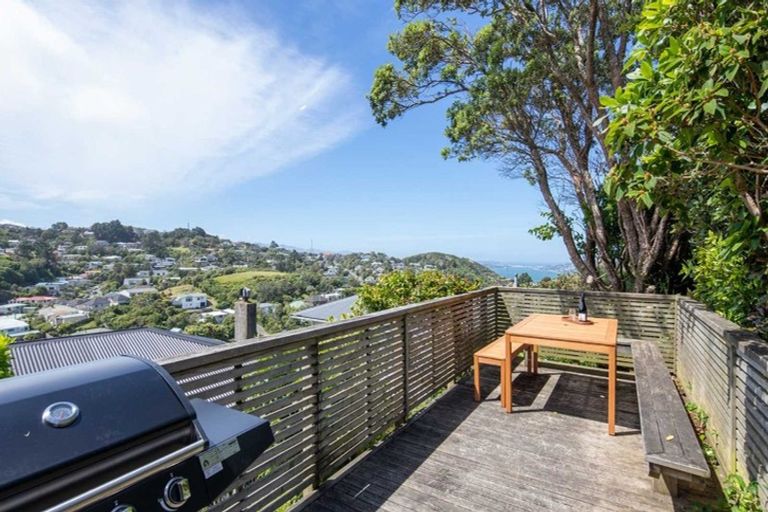 Photo of property in 102 Ruskin Road, Newlands, Wellington, 6037