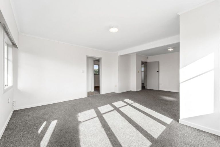 Photo of property in 35 Eastglen Road, Glen Eden, Auckland, 0602