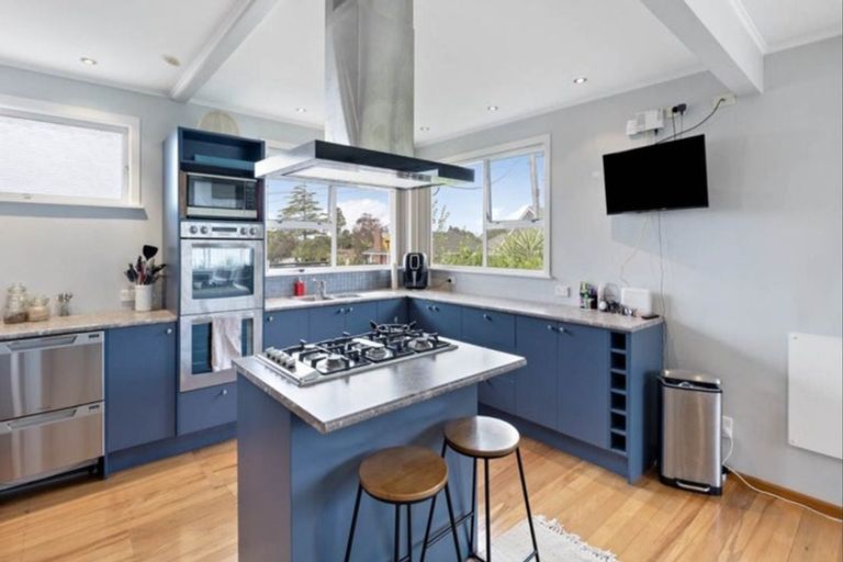 Photo of property in 30 Lyndhurst Road, Te Atatu South, Auckland, 0610