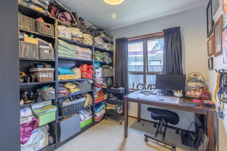 Photo of property in 3 Limbrick Street, Waipawa, 4210