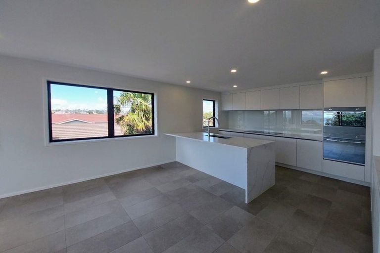 Photo of property in 1/122a Bucklands Beach Road, Bucklands Beach, Auckland, 2012