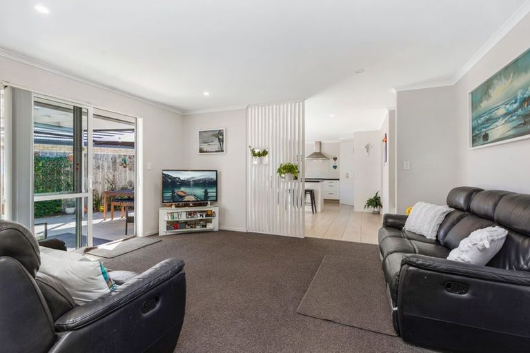 Photo of property in 24 Leet Crescent, Papamoa Beach, Papamoa, 3118