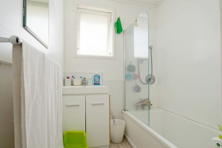 Photo of property in 52 Robertson Road, Favona, Auckland, 2024