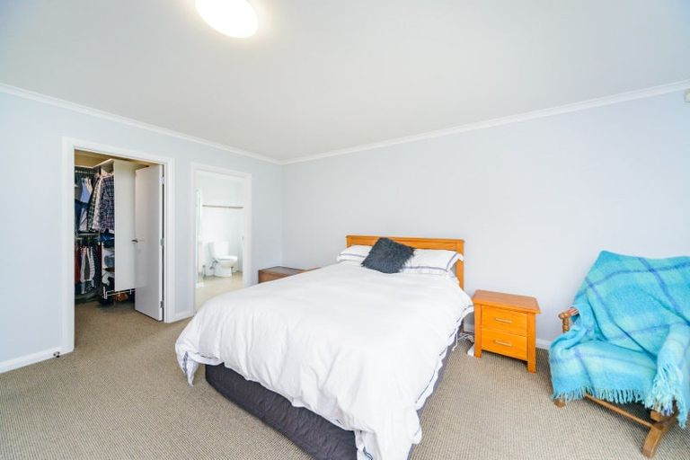 Photo of property in 19 Karina Terrace, Roslyn, Palmerston North, 4414