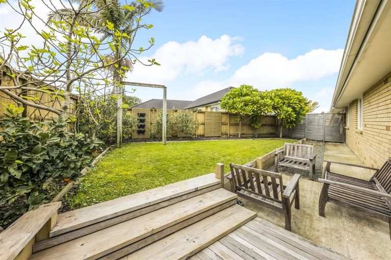 Photo of property in 16 Karson Place, Flat Bush, Auckland, 2016