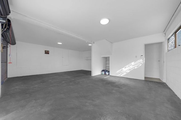 Photo of property in 44 Miltonia Avenue, Te Atatu South, Auckland, 0610