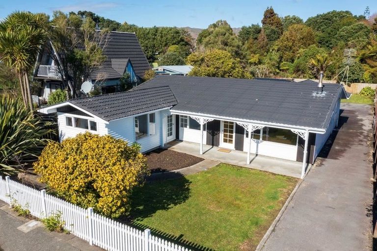 Photo of property in 17 Park Avenue, Waikanae, 5036