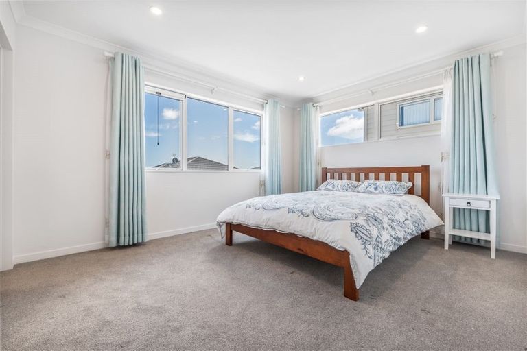 Photo of property in 25 Casheltown Way, Flat Bush, Auckland, 2019