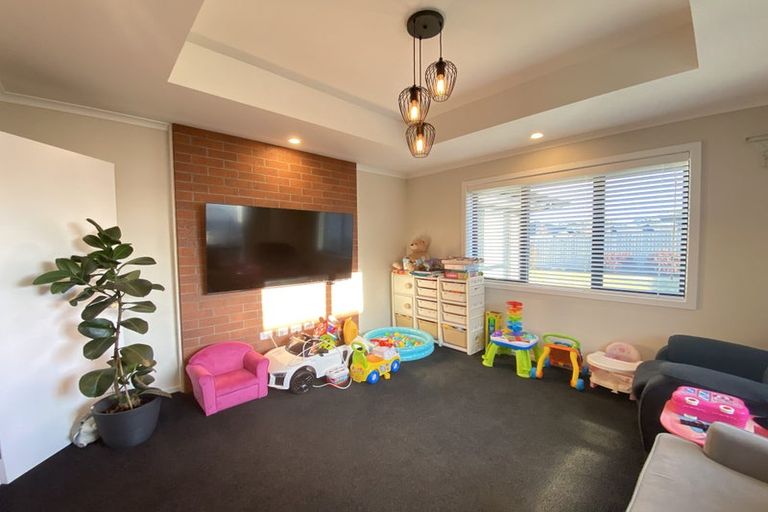 Photo of property in 18 Reuben Avenue, Rolleston, 7615