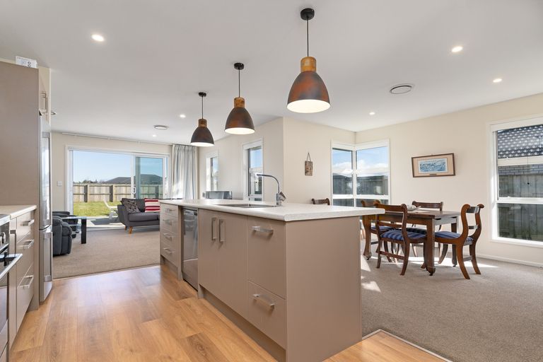 Photo of property in 11 Maple Grove, Kingston, Wellington, 6021