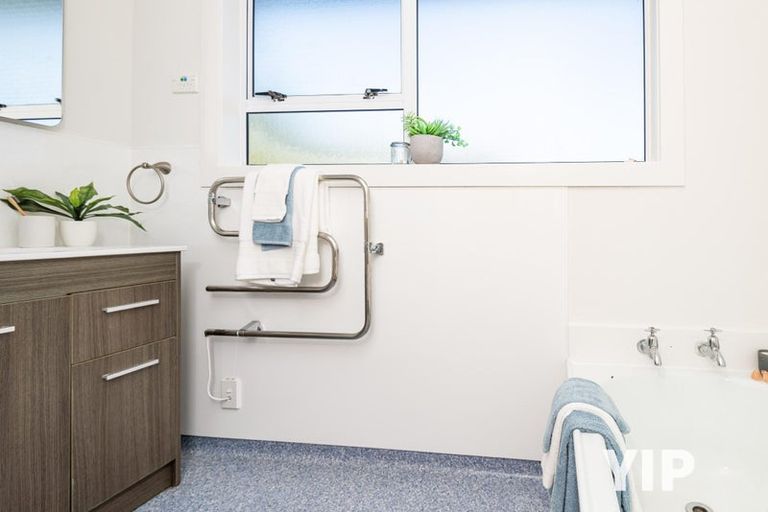 Photo of property in 9 Omega Street, Newlands, Wellington, 6037