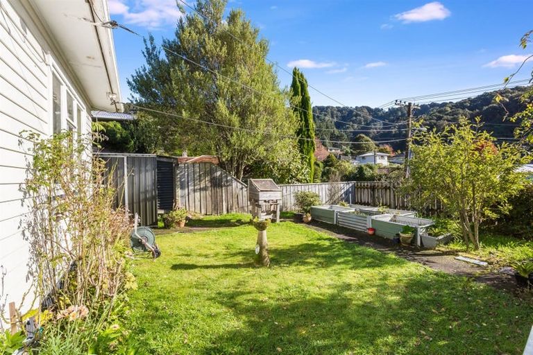 Photo of property in 27 Gardiner Grove, Wainuiomata, Lower Hutt, 5014