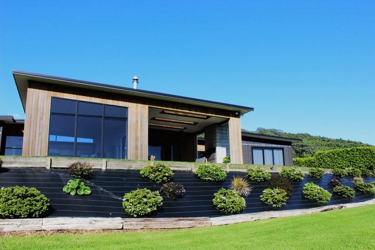 Photo of property in 6 Ekuarangi Place, Kaitake, New Plymouth, 4374