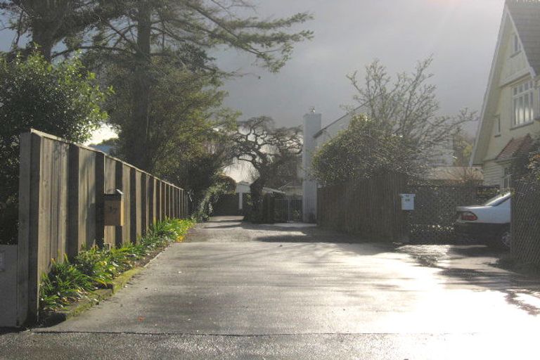 Photo of property in 37 Holly Road, St Albans, Christchurch, 8014