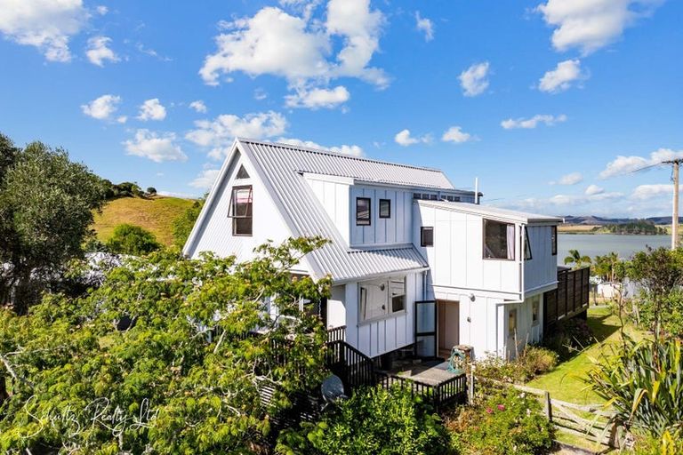 Photo of property in 38 Oxford Street, Whakapirau, Maungaturoto, 0583