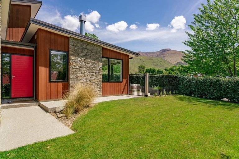 Photo of property in 137 Meadowstone Drive, Wanaka, 9305