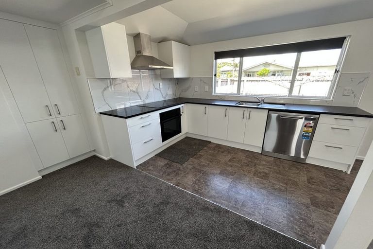 Photo of property in 393 West Coast Road, Glen Eden, Auckland, 0602