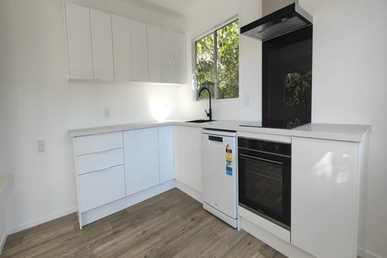 Photo of property in 4f2 Glanmire Road, Newlands, Wellington, 6037