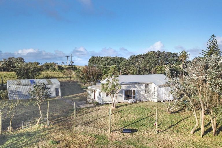 Photo of property in 210 Rehutai Road, Baylys Beach, Dargaville, 0377