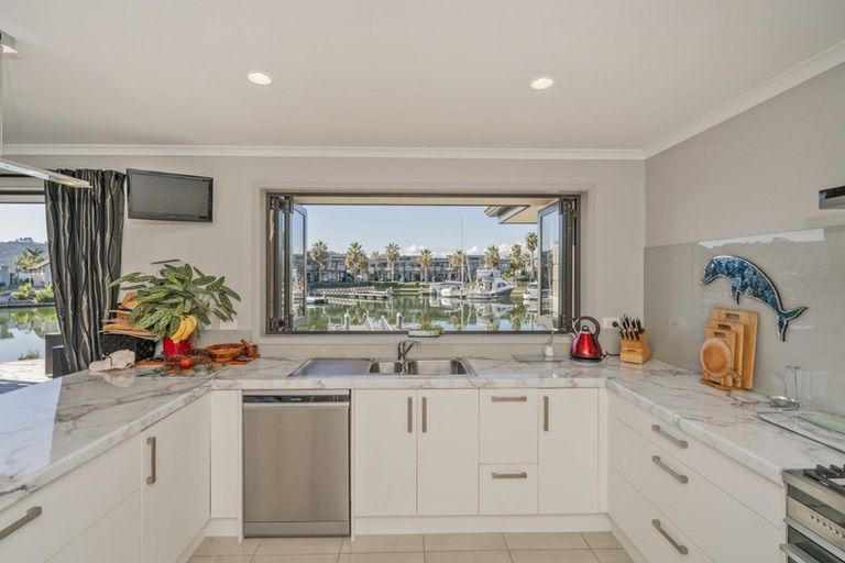 Photo of property in 10 Kelly Place, Whitianga, 3510