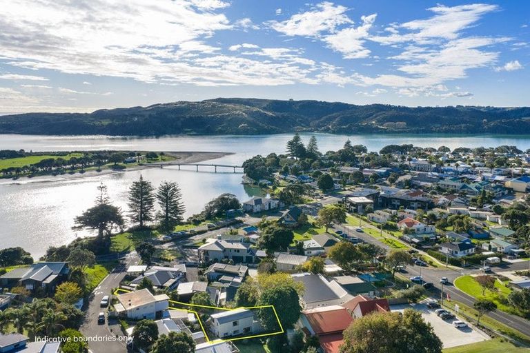 Photo of property in 6 Helen Place, Raglan, 3225
