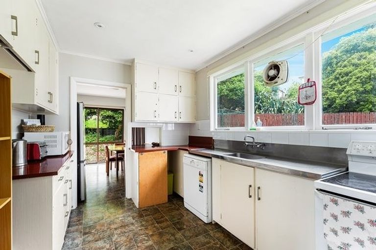 Photo of property in 57 Larsen Crescent, Tawa, Wellington, 5028