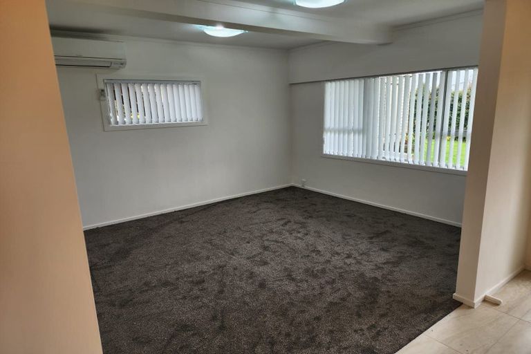 Photo of property in 623 Glenfield Road, Totara Vale, Auckland, 0629