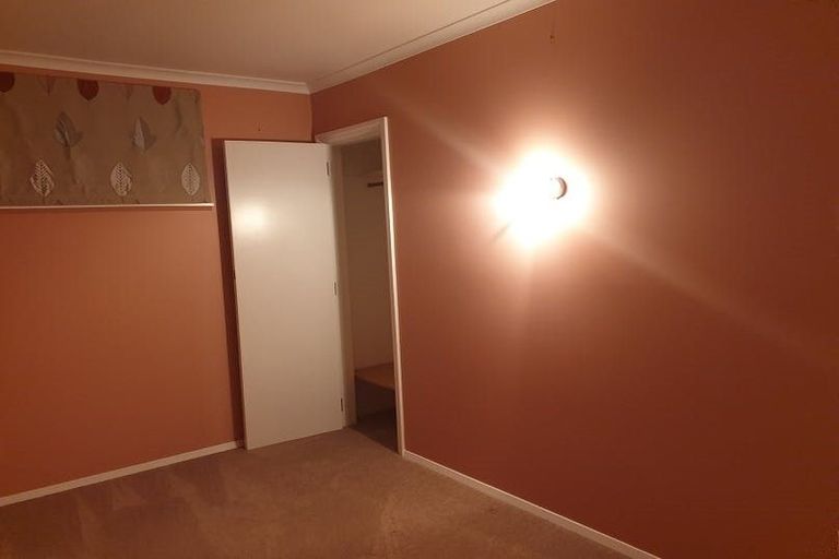 Photo of property in 111 Ruskin Road, Newlands, Wellington, 6037